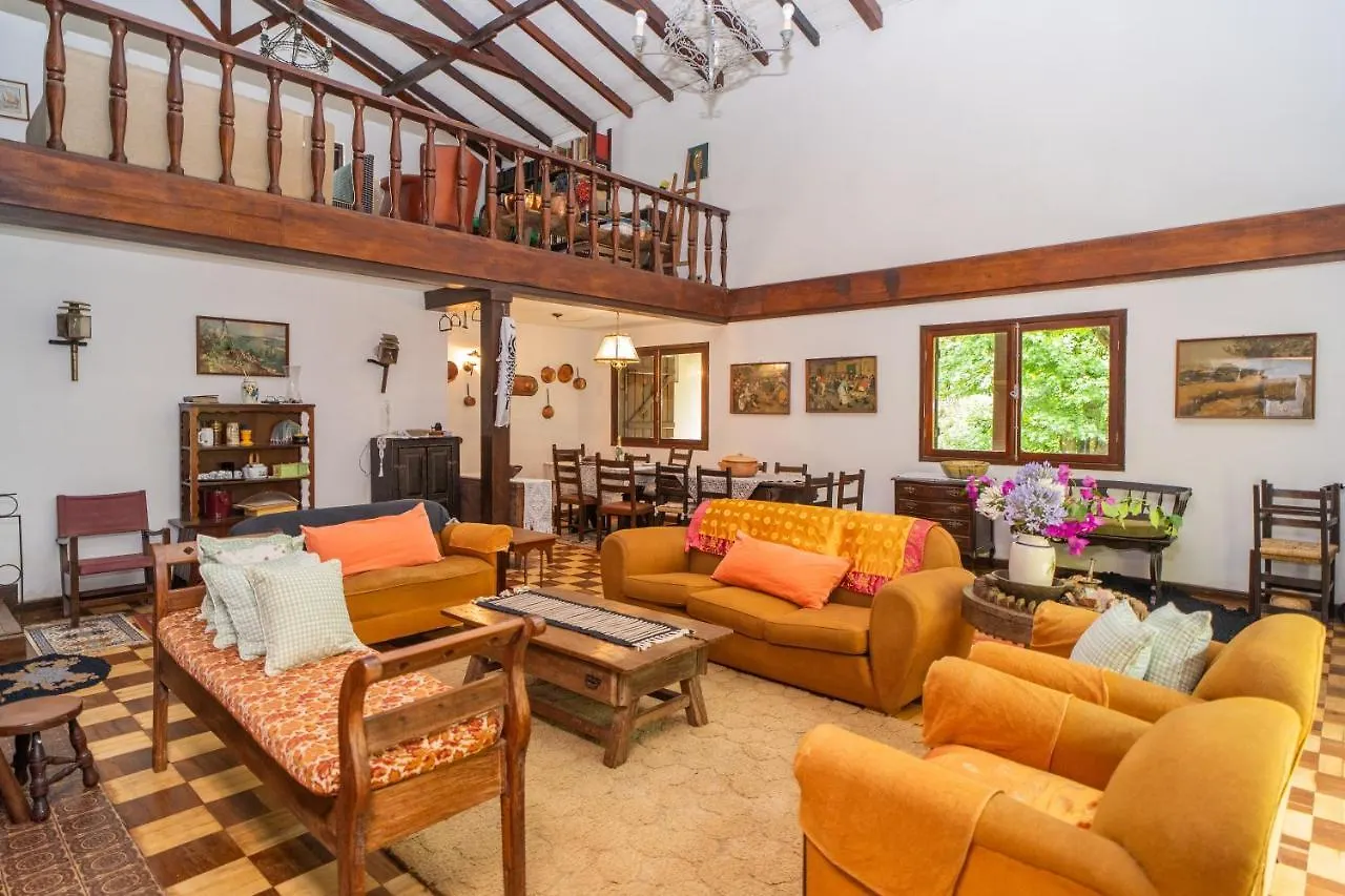 Incrivel Casa Com Cachoeira Em Meio A Natureza Campos do Jordão